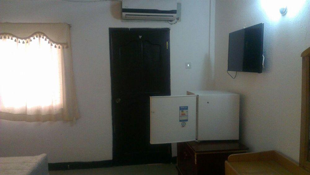 Akosombo Continental Hotel エクステリア 写真