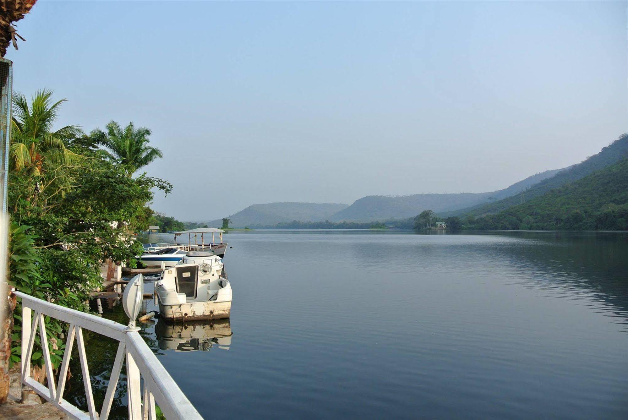 Akosombo Continental Hotel エクステリア 写真