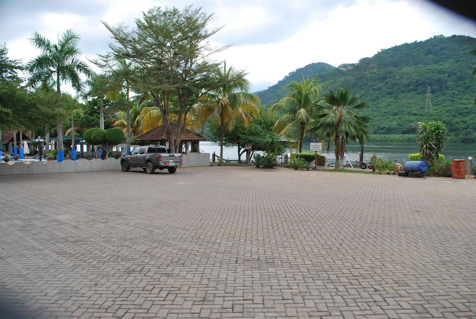 Akosombo Continental Hotel エクステリア 写真