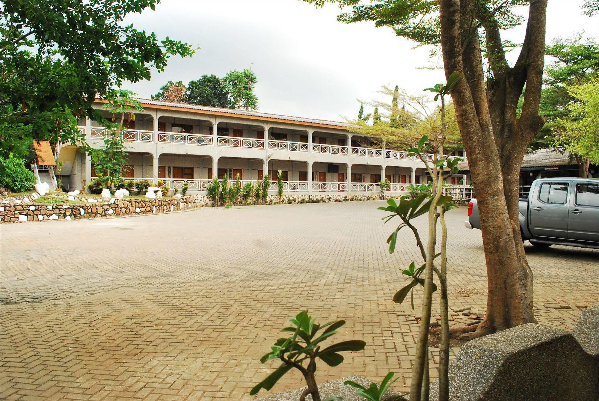 Akosombo Continental Hotel エクステリア 写真