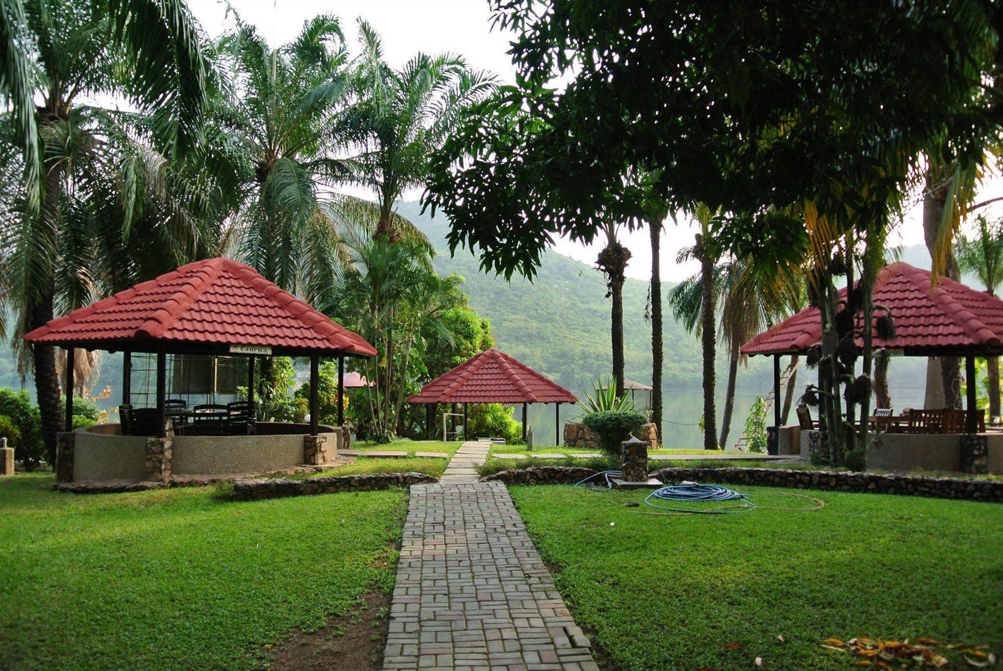 Akosombo Continental Hotel エクステリア 写真