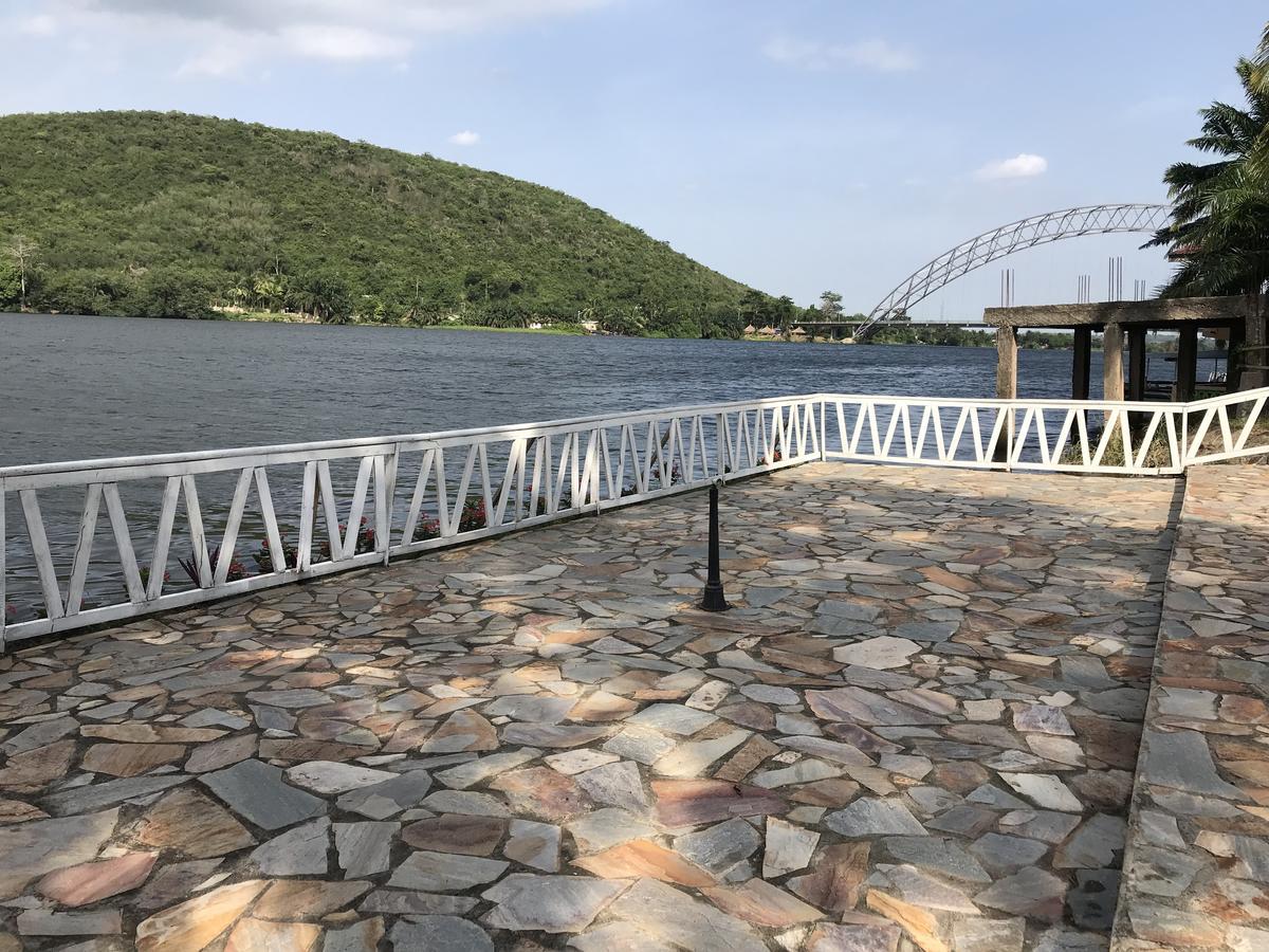 Akosombo Continental Hotel エクステリア 写真