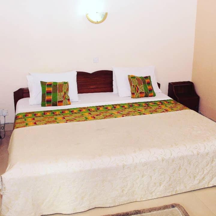 Akosombo Continental Hotel エクステリア 写真