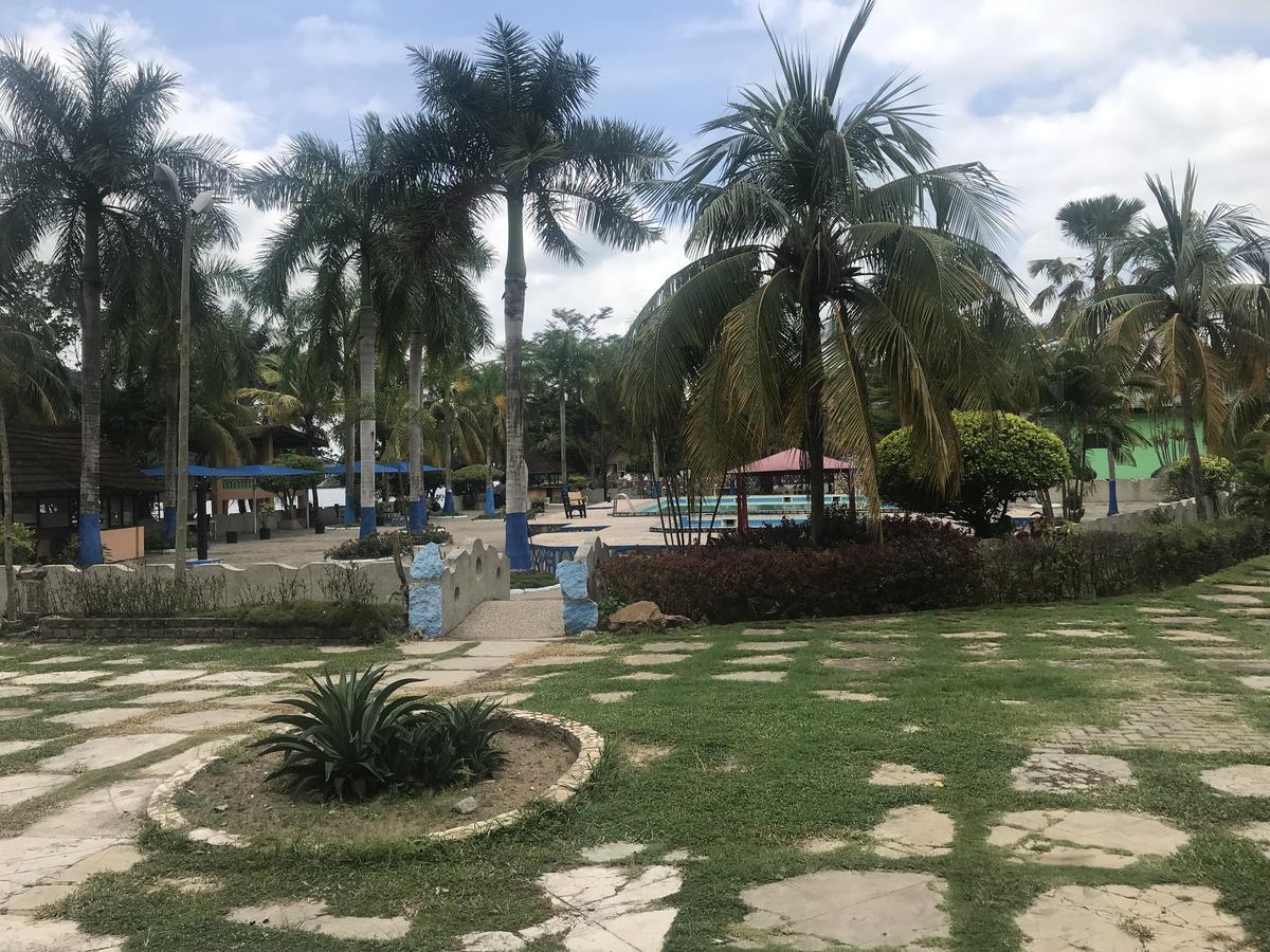Akosombo Continental Hotel エクステリア 写真