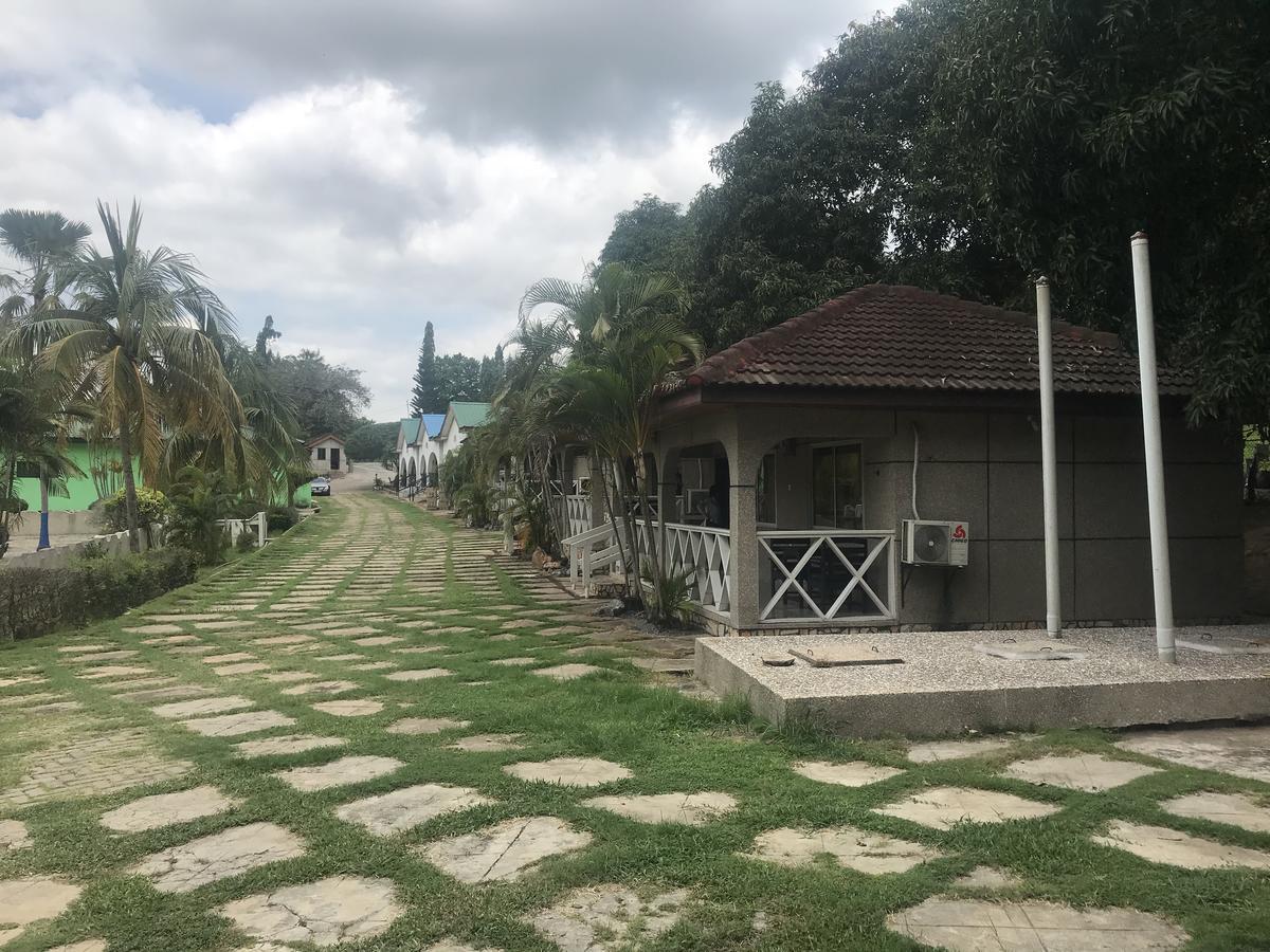 Akosombo Continental Hotel エクステリア 写真